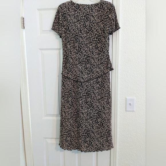 EUC Connected Apparel Dress - Picture 2 of 2